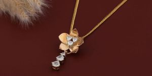 Ladies Casual Wear Diamond Pendant