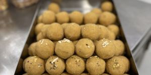 Desi Ghee Besan Laddu Sweets