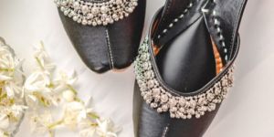 Ladies Black Premium Jewel Jutti