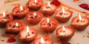 Terracotta Diya Candle with Rose Petals