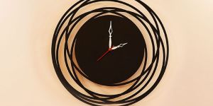 Black Metal Modern Swirl Clock