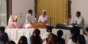 Prayer Meeting Bhajan Singer