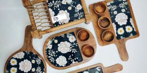 natural mango wood printed sticker serving pizza plater