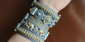 Dual Tone Women Bangles Combo Set