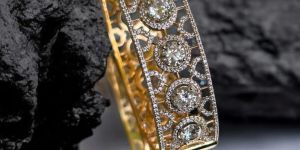 Uncut Diamond Studded Bracelet Openable