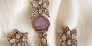 Women Dream Orchid Glow Pendant Set