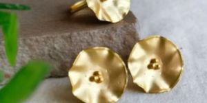 gold-plated floral stud earrings set