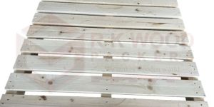 STANDARD WOODEN RUNNER PALLETS