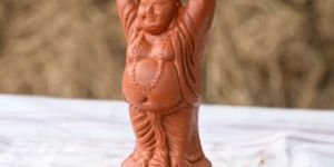 Clay Kubera Statue, Home