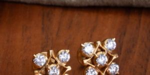 CLOSE SETTING Womens Stud Earrings