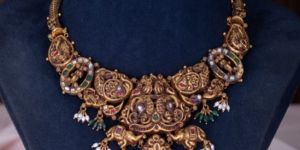 SM NAKSHI Womens NECKLACE