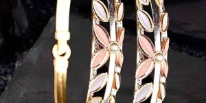 Women Gold Decent Stone Bangle