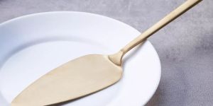 Kevin Cake Server