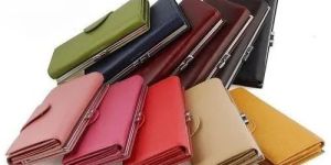 Simple & Sleek Ladies Wallet Clutch