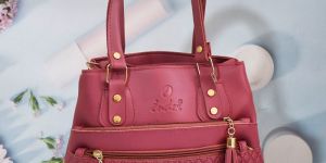 Textured Finish Ladies Leather Handbag