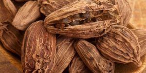 Black Cardamom (Badi Elaichi)