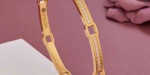 GOLD URBAN MATRIX CUFF Womens Gold Kada