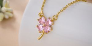 Ladies Lucky Clover Gold Plated Pendant With Chain