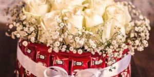 kitkat chocolates white roses bouquet