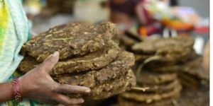 Varanasi Cow Dung Cake