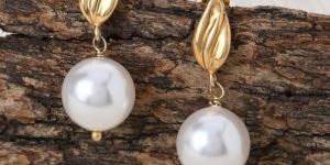 elegant pearl earring