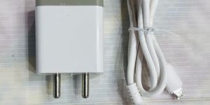 Vivo V8 Mobile Charger with Cable