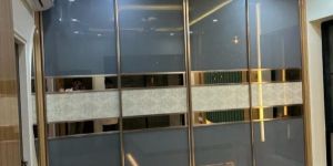 Mirror Finish Wooden Sliding Wardrobe