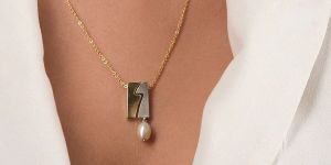 Women Selene Pearl Pendant