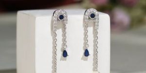 Women Stylish Hang Earrings