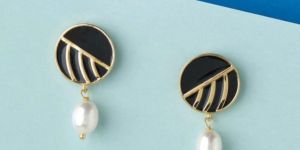 Women Timeless Beauty Drop Pearl Earring
