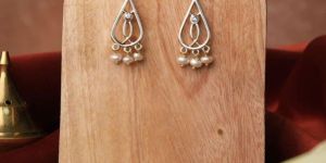 Women Trendy Pearl Earring