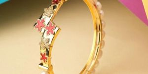 Women Twinkling Stars Pearl Bangle