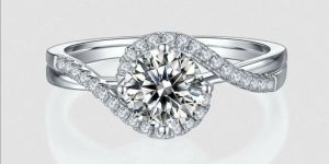 Womens Round White Gold Diamond Wedding Ring