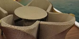 the drift lounge outdoor dining set