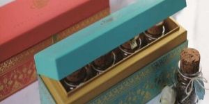 Rectangular Gift Box with 4 Glass Jars