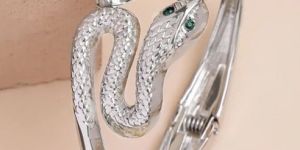 Bohey by Karatcart Silver Plated Snake Design Kada Bracelet for Women