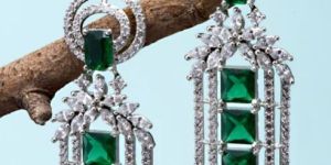 Karatcart Silver Tone Green AD Drop Earrings for Women