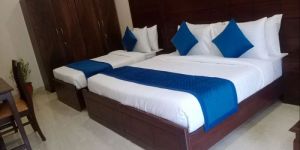 White Plain Polycotton King Size Hotel Bed Sheet Set