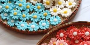 Soy Wax Multicolor Daisy Flower Candle