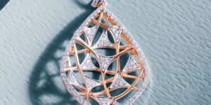 18kt Gold Diamond Pendant for Women