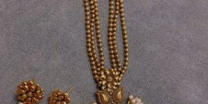 Elite Women Antique Pearl Pendant Set