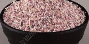DEHYDRATED PINK ONION FLAKES