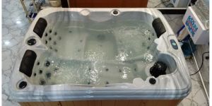 Jacuzzi Bathtub