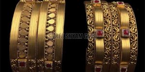 Hand Polished Traditional Gold Bangle Set
