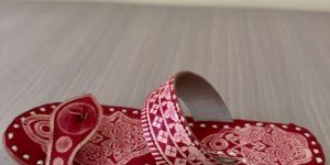 Maroon Patti Art Ladies Kolhapuri Slipper