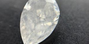 White Pear Shape Diamond