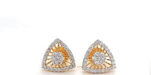 18 Kt Gold Trillion Shape Earrings