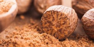 Brown Dried Nutmeg