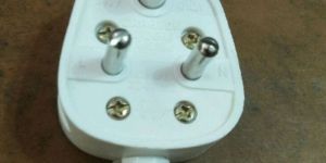 3 Pin Plug Top