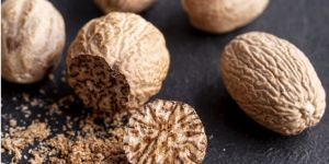 Whole Nutmeg Seeds